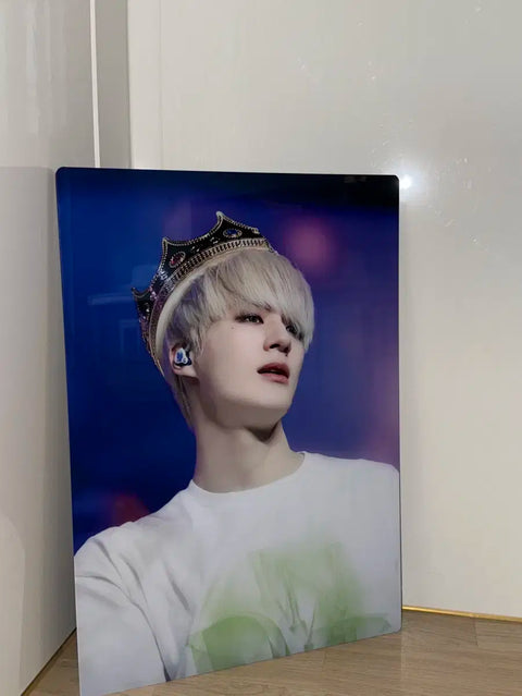 Selling Jeno's framed photo card (from NCT Dream) for a really cheap price.