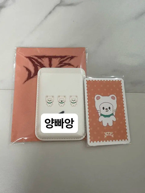 Selling Photocards)) Stray Kids Hyunjin Autographed MD Stray Kids karma KARMA