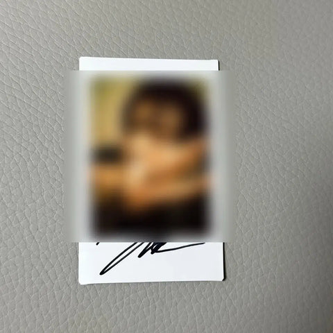 Actor Lee Jun-hyuk's Autographed Polaroid Polaroid Ssapol