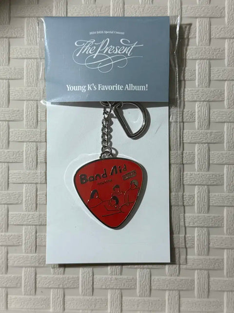 DAY6 concert MD metal pick keyring - Young K (unopened)