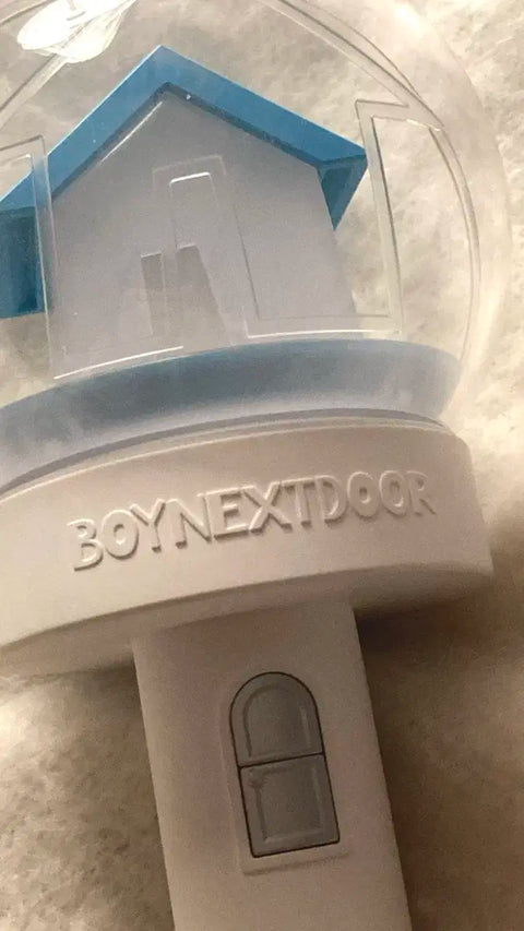 Selling BOYNEXTDOOR's light stick, Wonderstick.