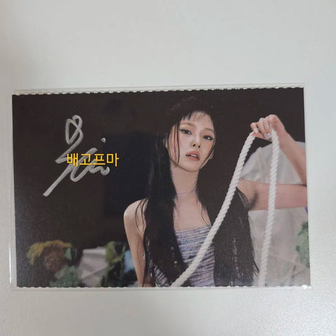 NMIXX Kyujin Autographed Postcard