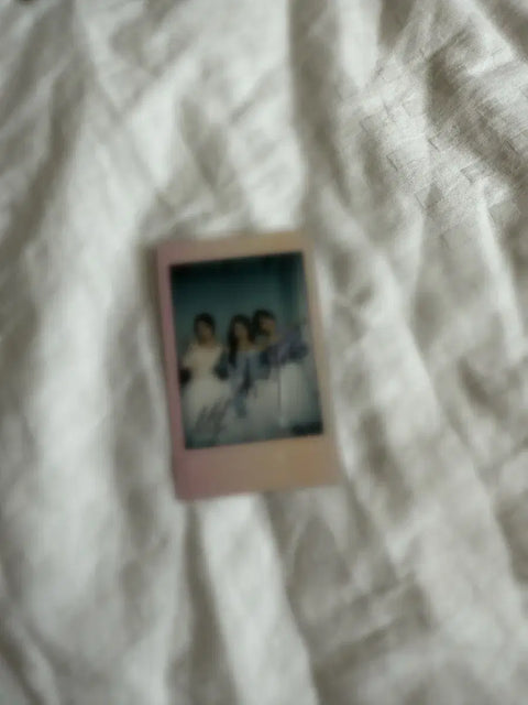 Selling a group signed polaroid of IZ*ONE Kim Min-ju, Chae-yeon, and Eun-bi.