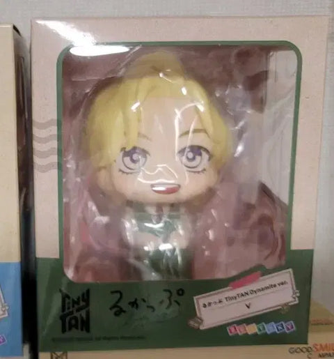 BTS V Look Up Figure