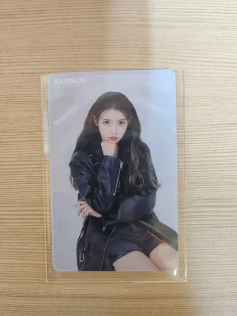 IU Round Off Photocard