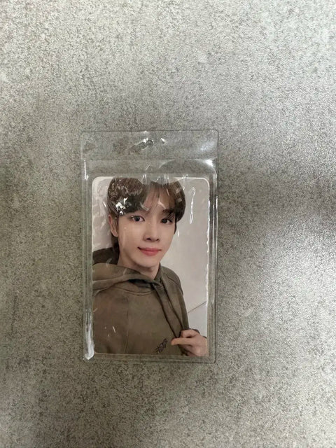 Rise hoodie Jung Sungchan version, including photocard