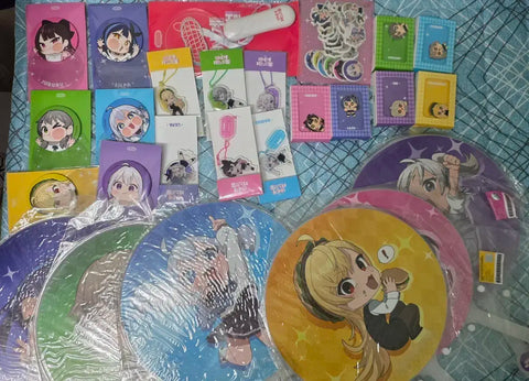 Selling all Lee Se-pe goods as a single lot.