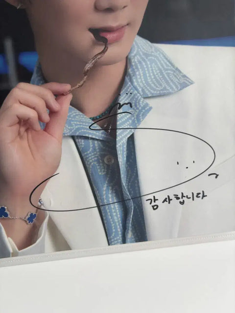 Winner Lee Seung-hoon signed poster