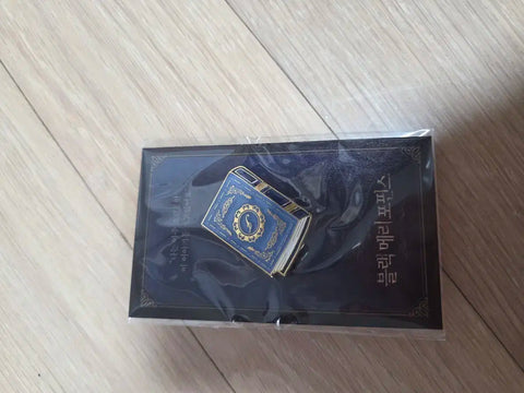 Selling Black Mary Poppins musical badges.
