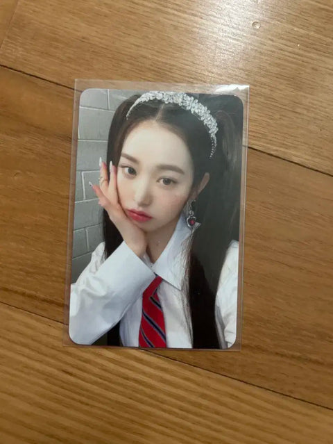IVE Love Dive photocard, Yujin in school uniform