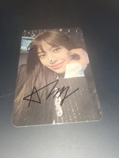 Ahn Yujin Autographed Photocard