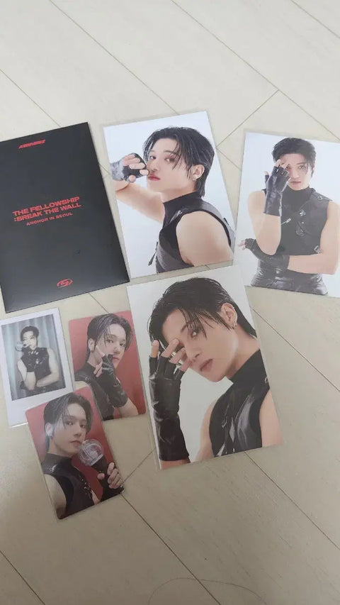 Selling official ATEEZ concert MD Wooyoung.