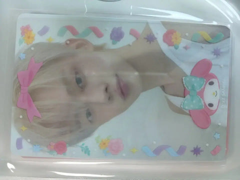 Selling Choi Yeonjun photocards as a set