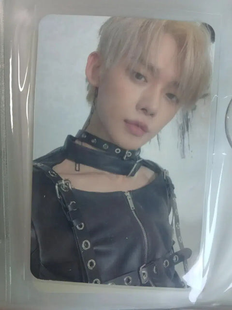 Selling Choi Yeonjun photocards as a set