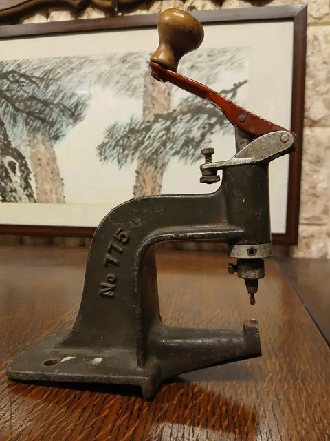 DURO METAL Chicago Eyelet Press Tool