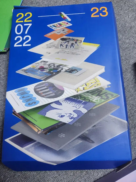 Selling NewJeans Yearbook, no photocard.