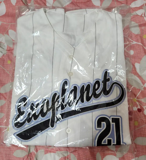 Selling a new EXO Chen Cream Soda uniform!