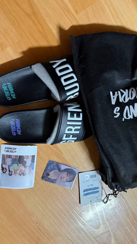Girlfriend Memoria Goods Slippers