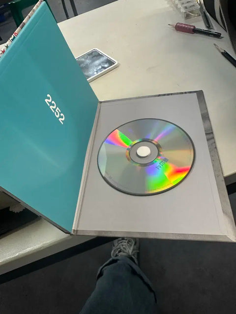 Giriboy album Graduation Ceremony, simple opening