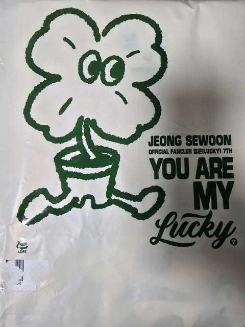 Selling Jeong Sewoon 7th official fan club kit.