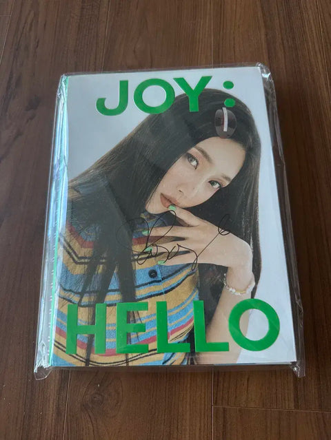 Selling Red Velvet Joy's signed album.