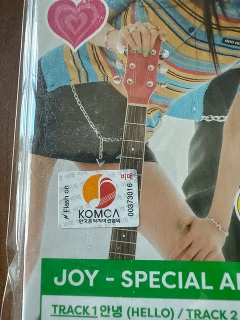Selling Red Velvet Joy's signed album.
