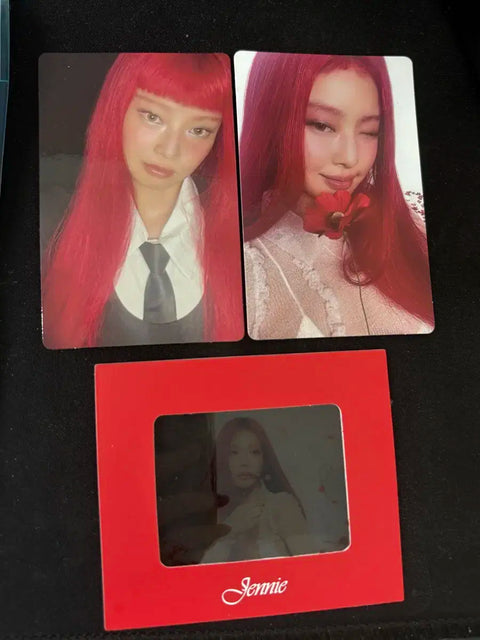 Selling Jennie Ruby photocards.