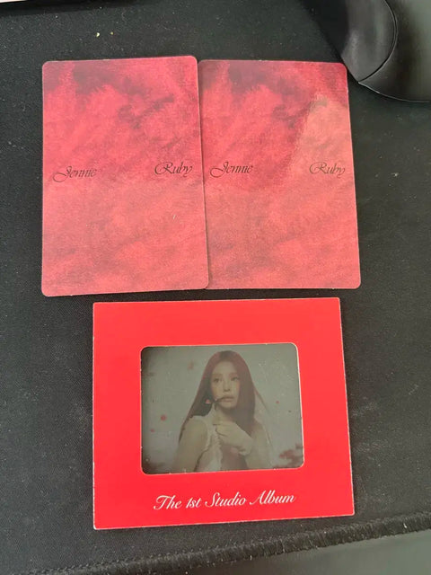Selling Jennie Ruby photocards.