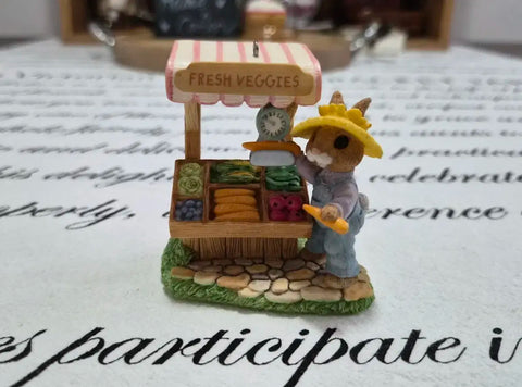Hallmark Bunny Vegetable Store Decoration Figure