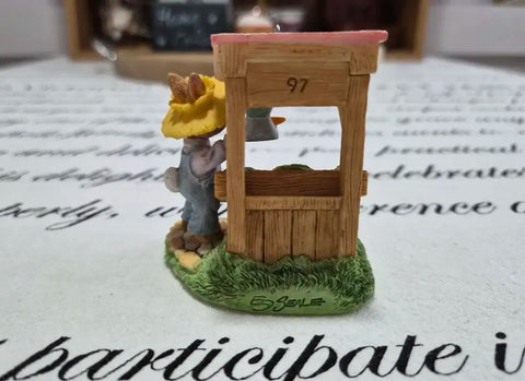 Hallmark Bunny Vegetable Store Decoration Figure