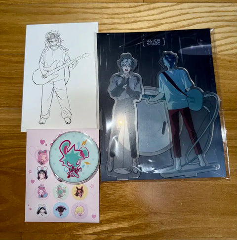 Ace Tee Til 6 Round Acrylic Badge Postcard Alien Stage