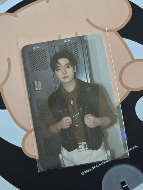 Stray Kids Pop-Up Real Touch QR Photocard Purchase Benefit Lee Know Photocards Transfer
