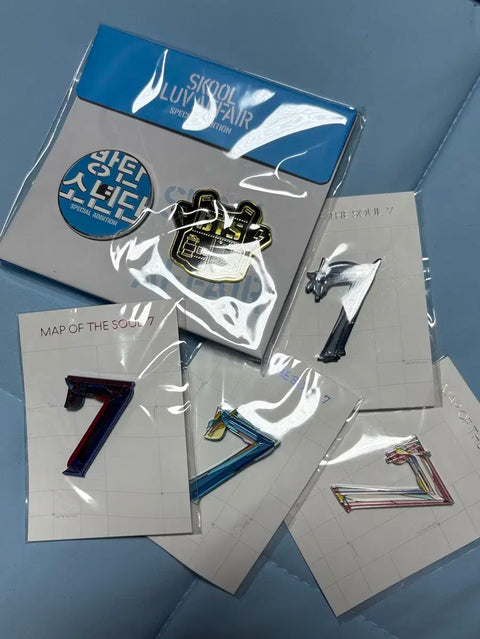 All for 30,000 won) Selling BTS goods badges as a lot!