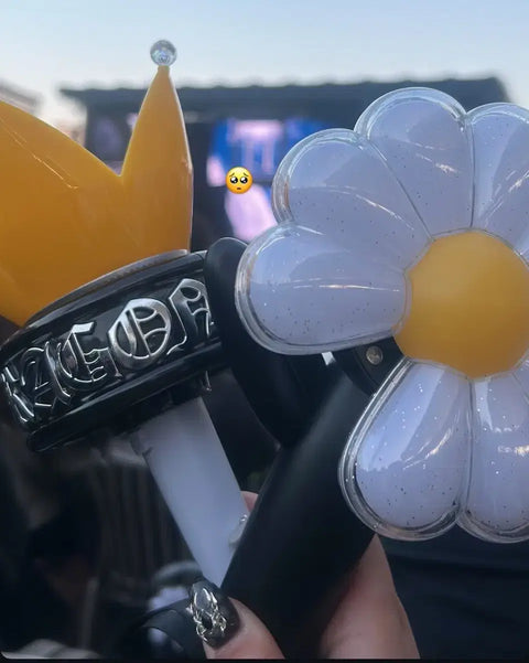 G-Dragon Lightstick + Bigbang Lightstick for sale.