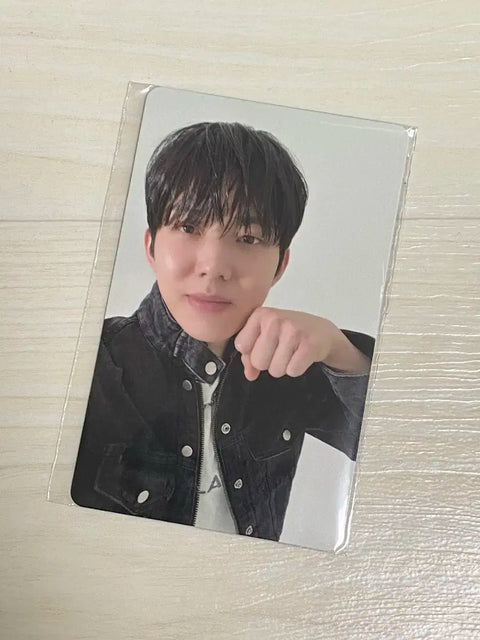 Day6 Dowoon Forever Young Finale 40,000 Won Photocard Fist Dowoon
