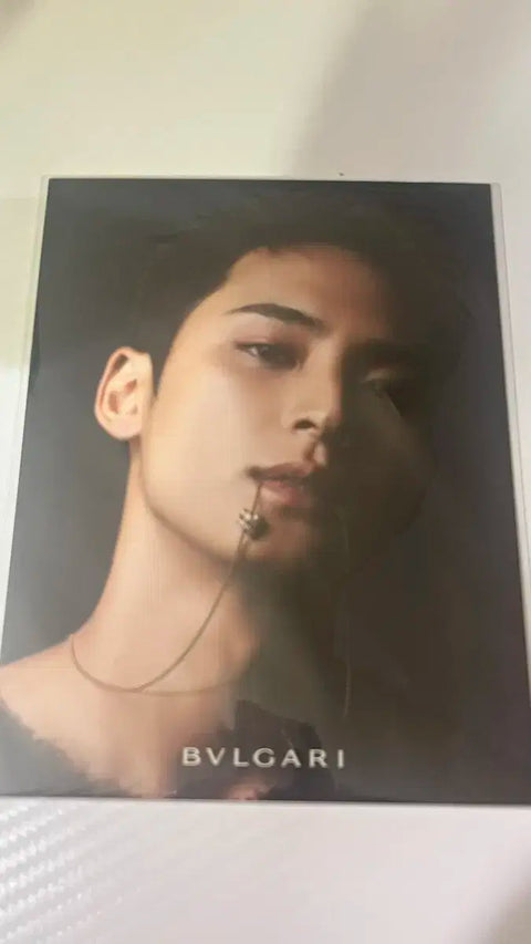 Cosmopolitan Seventeen Mingyu Postcard