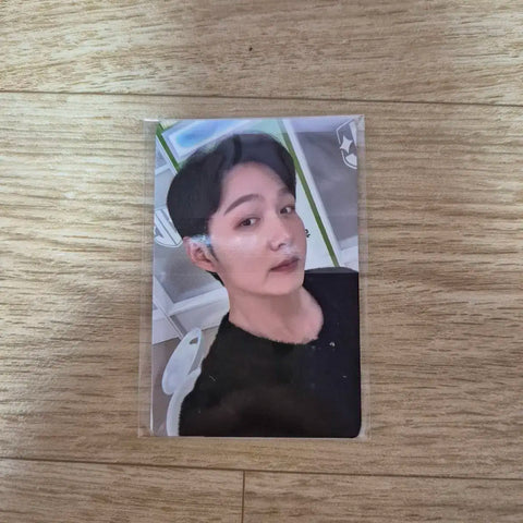 Lee Chang-sub essay "Adequate Person" photocard