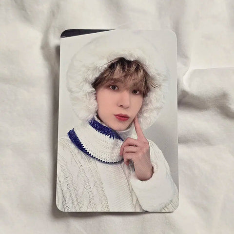 ATEEZ Yunho Winter Back Signed Photocard Benefit