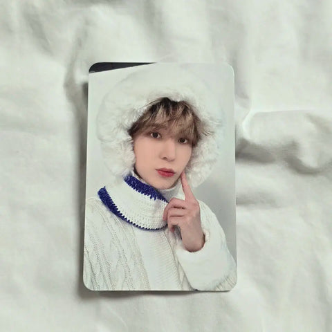 ATEEZ Yunho Winter Back Signed Photocard Benefit