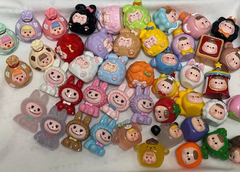 Labubu figure parts and other items as a set.