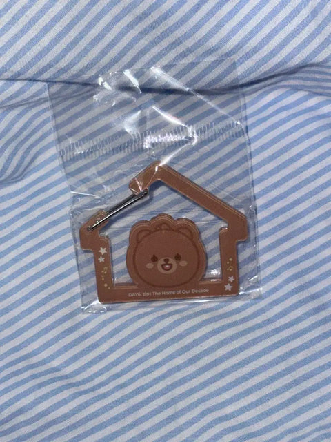 DAY6 Pop-up Carabiner Badge