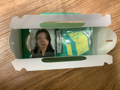 DAY6's Housewarming Gift & Confetti