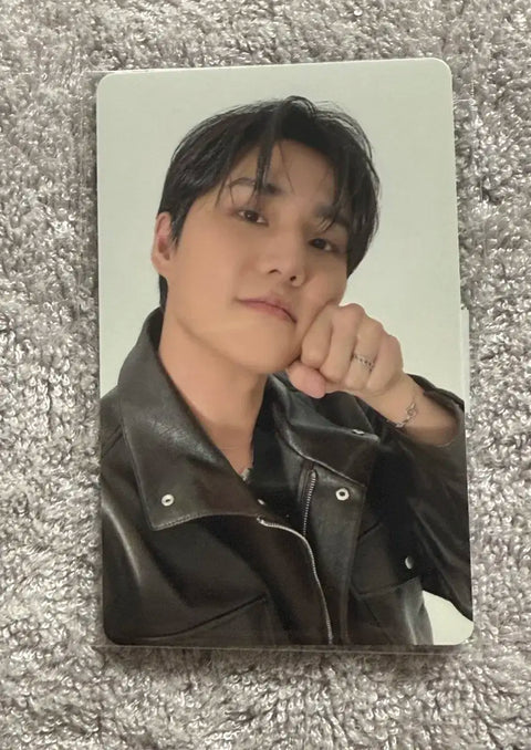 DAY6 40,000 won Young K fist photocard