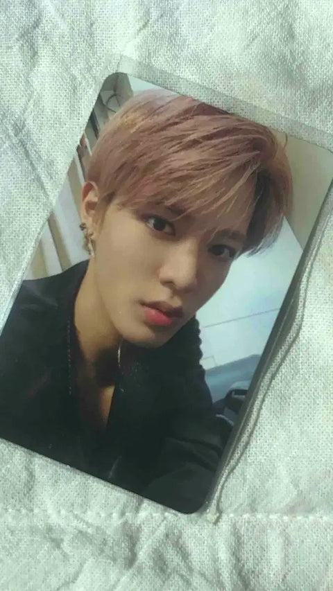 Regular Yuta photocard