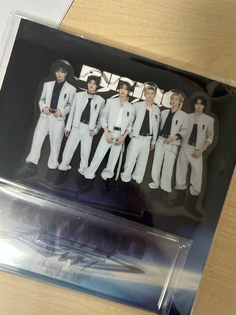 Rise acrylic stand