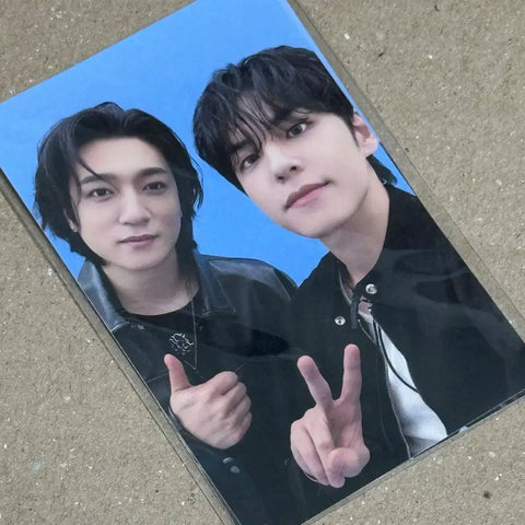 Selling Day6 Forever Young picnic mat and photocard.