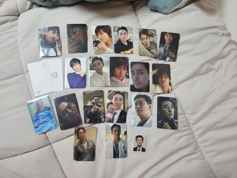 Selling Joo Ji-hoon actor goods as a set.