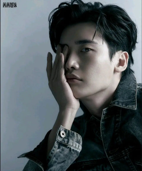 Lee Jong-suk's Ceci China issue (cover model) for sale in Seocho-dong.