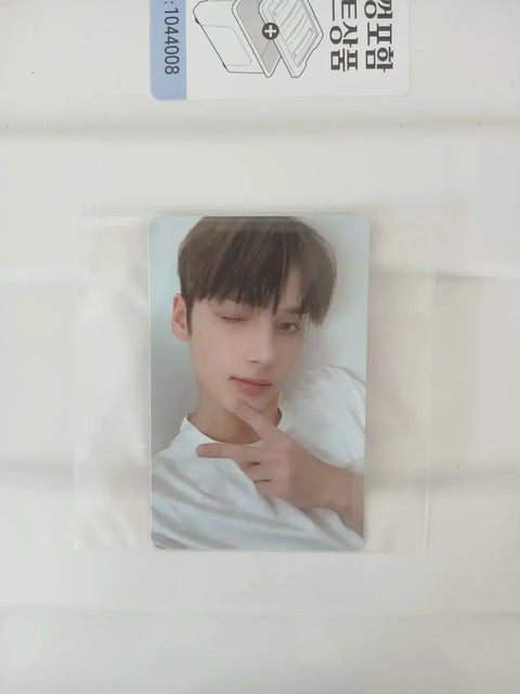 Huening Kai photocard