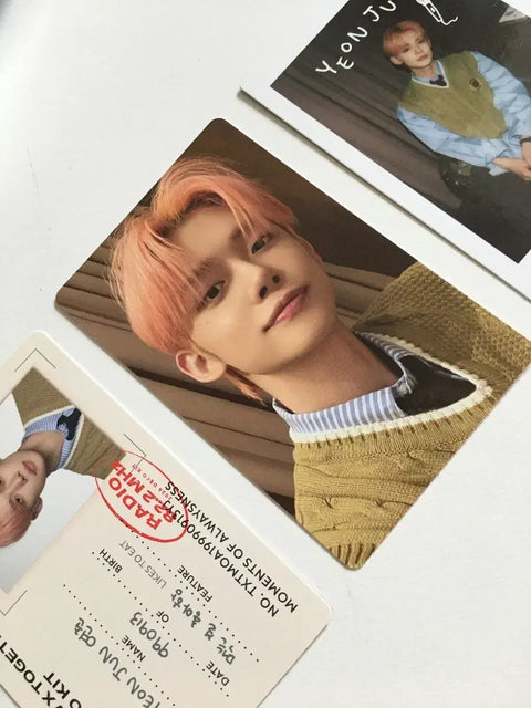 Selling TXT Deco Kit photocard.